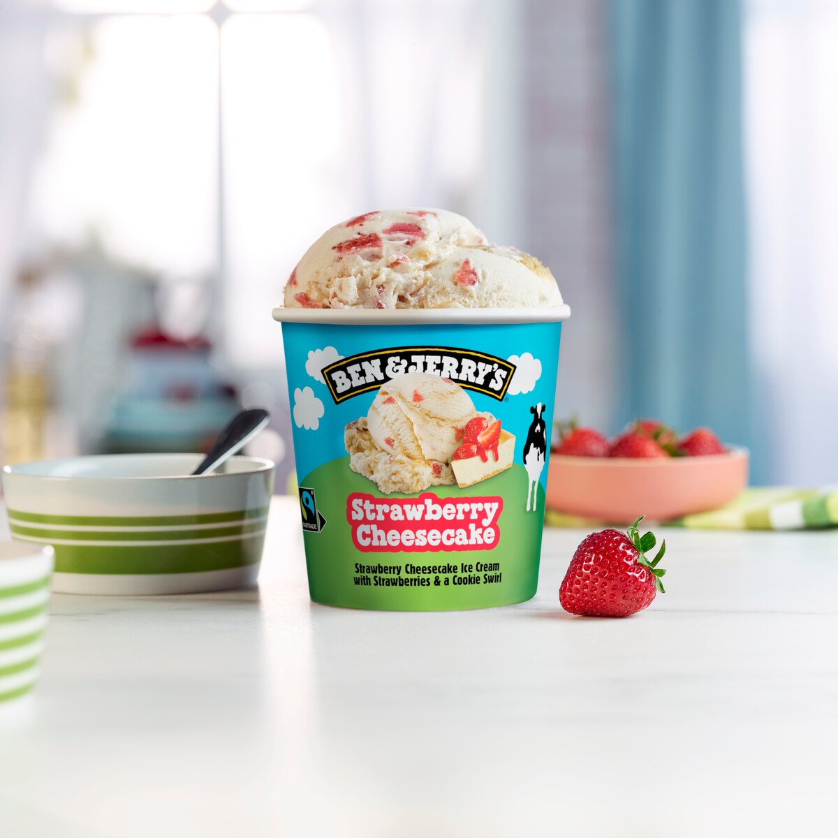 Strawberry Cheesecake Helado - Pint 4 / 4